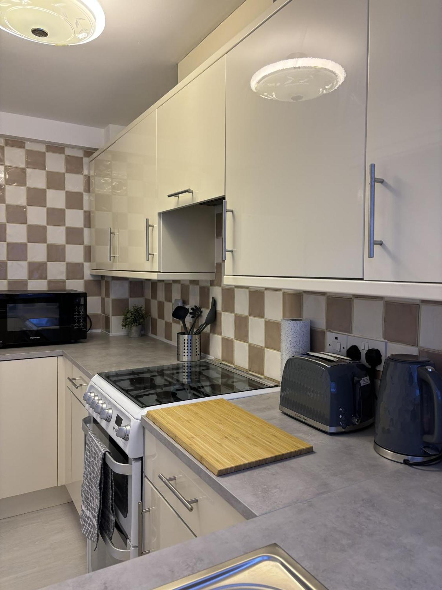 Cosy Corner - 2 Beds, Free Parking, Next To Southampton General Hospital Villa Buitenkant foto