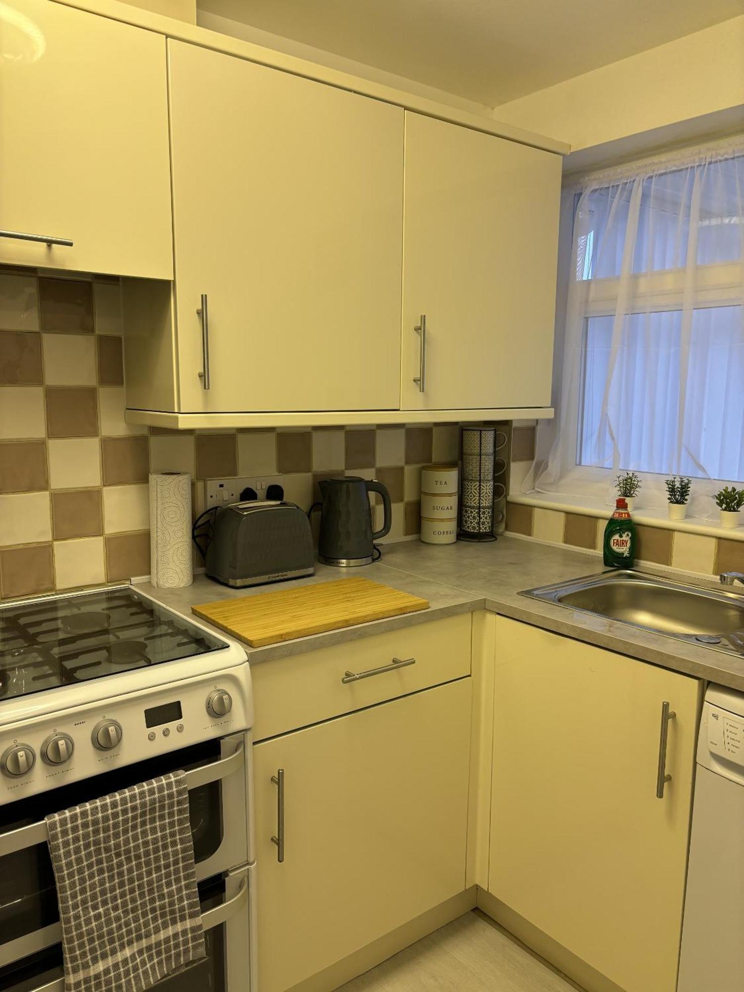 Cosy Corner - 2 Beds, Free Parking, Next To Southampton General Hospital Villa Buitenkant foto